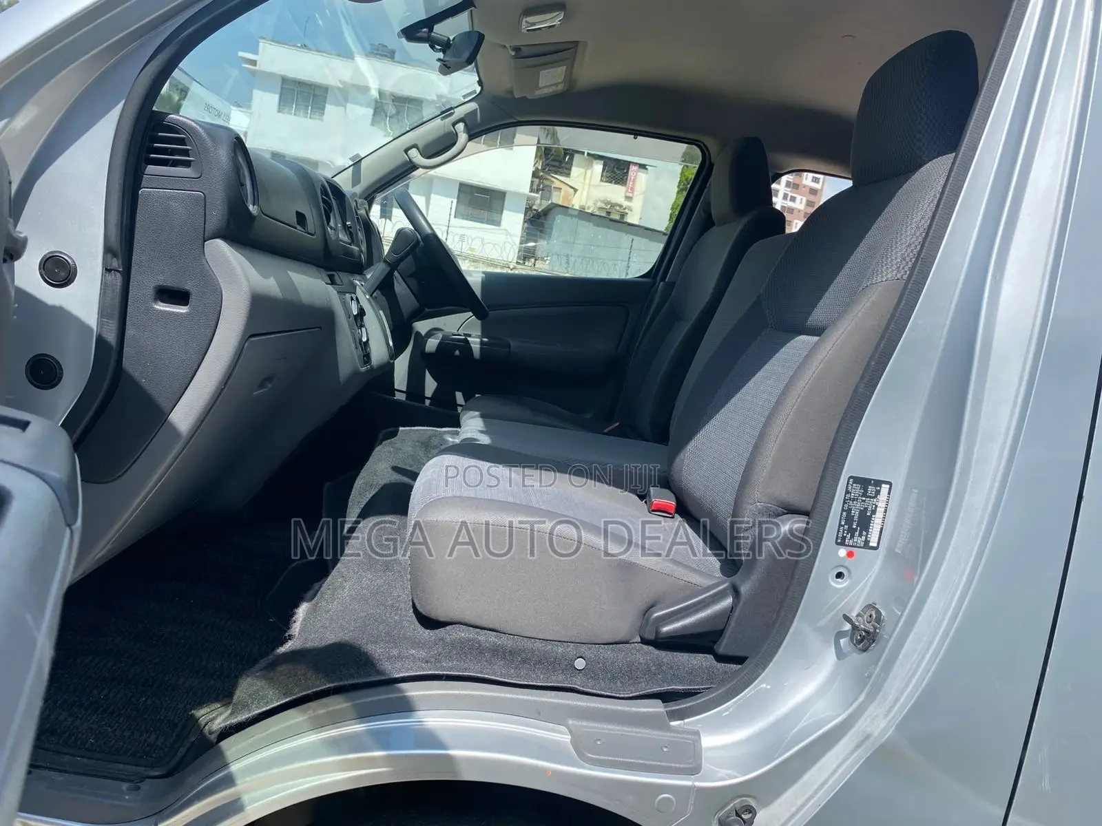 Nissan NV350 2018 Silver