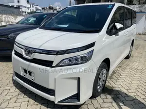 Toyota Voxy 2018 White