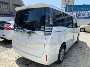 Toyota Voxy 2018 White