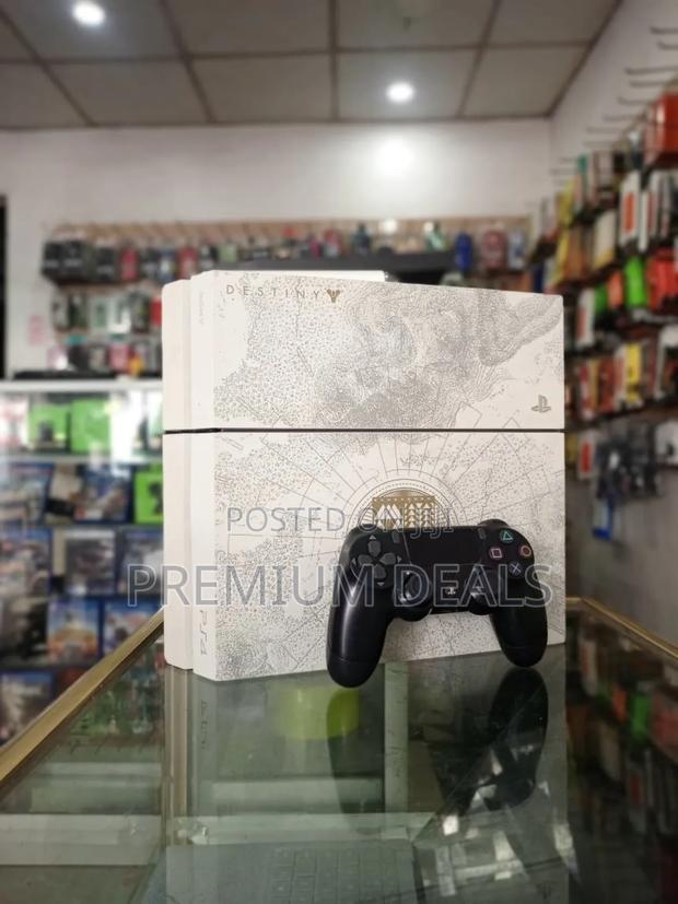Limited Edition Ps4 Standard With 10games. - main view