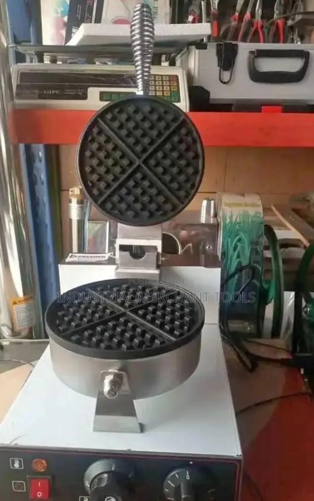 Portable Single Waffle Maker - main view