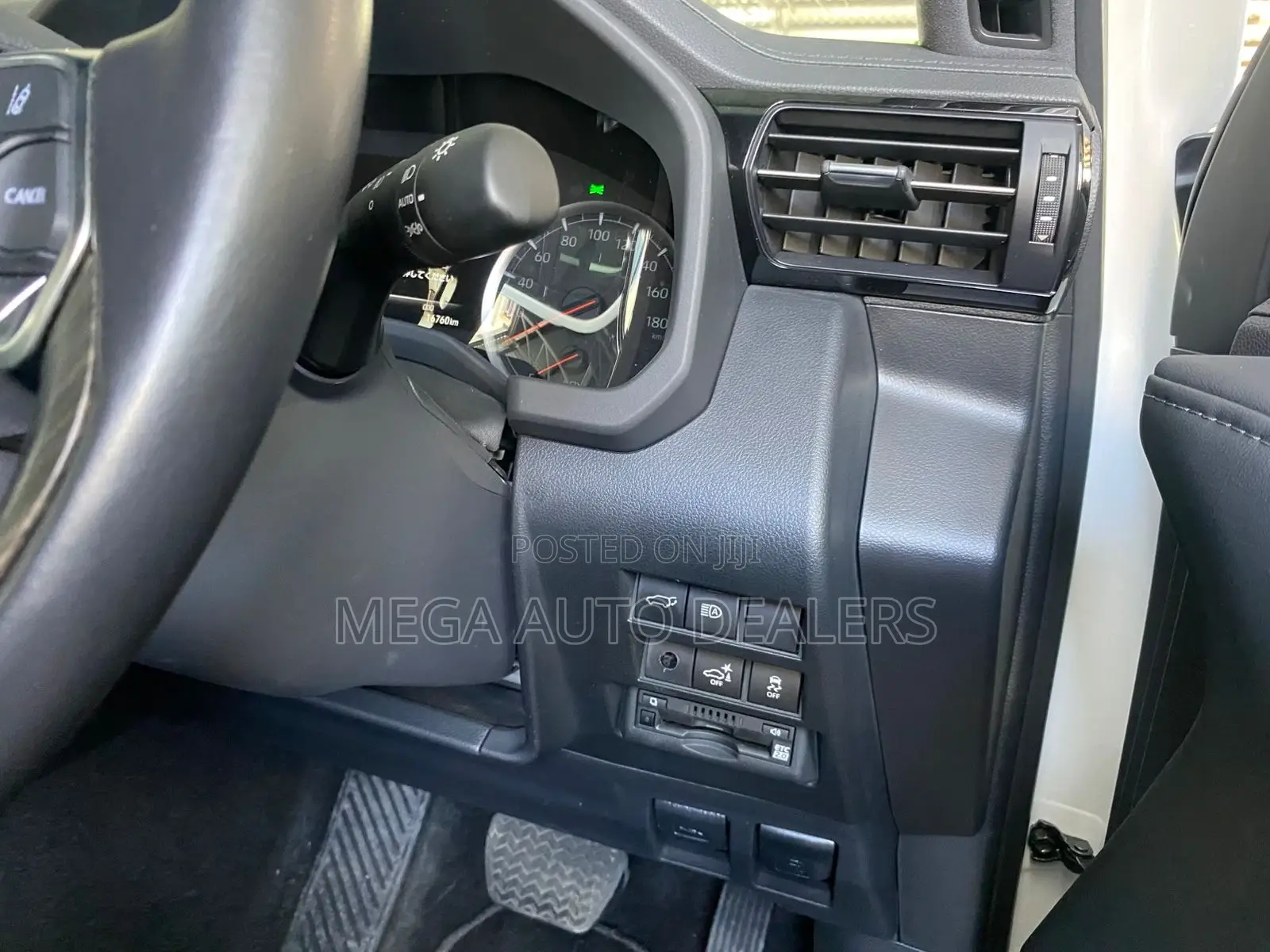 Toyota Land Cruiser LC300 2021 White