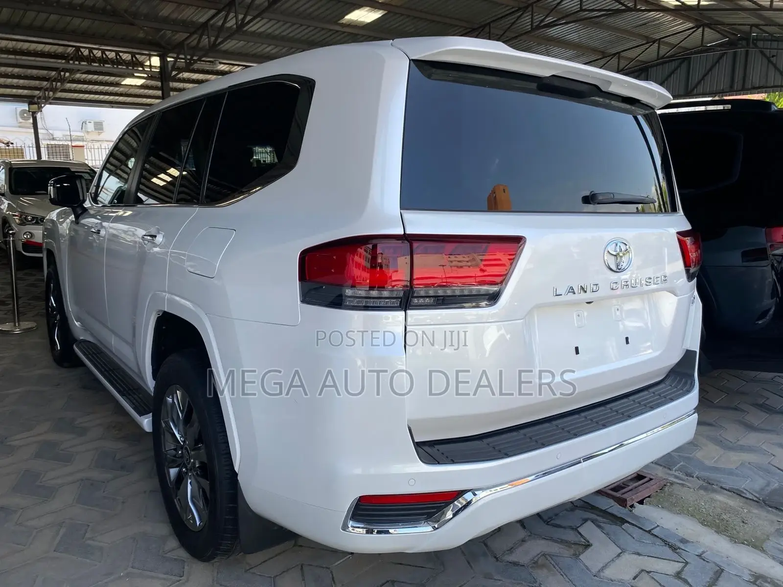 Toyota Land Cruiser LC300 2021 White