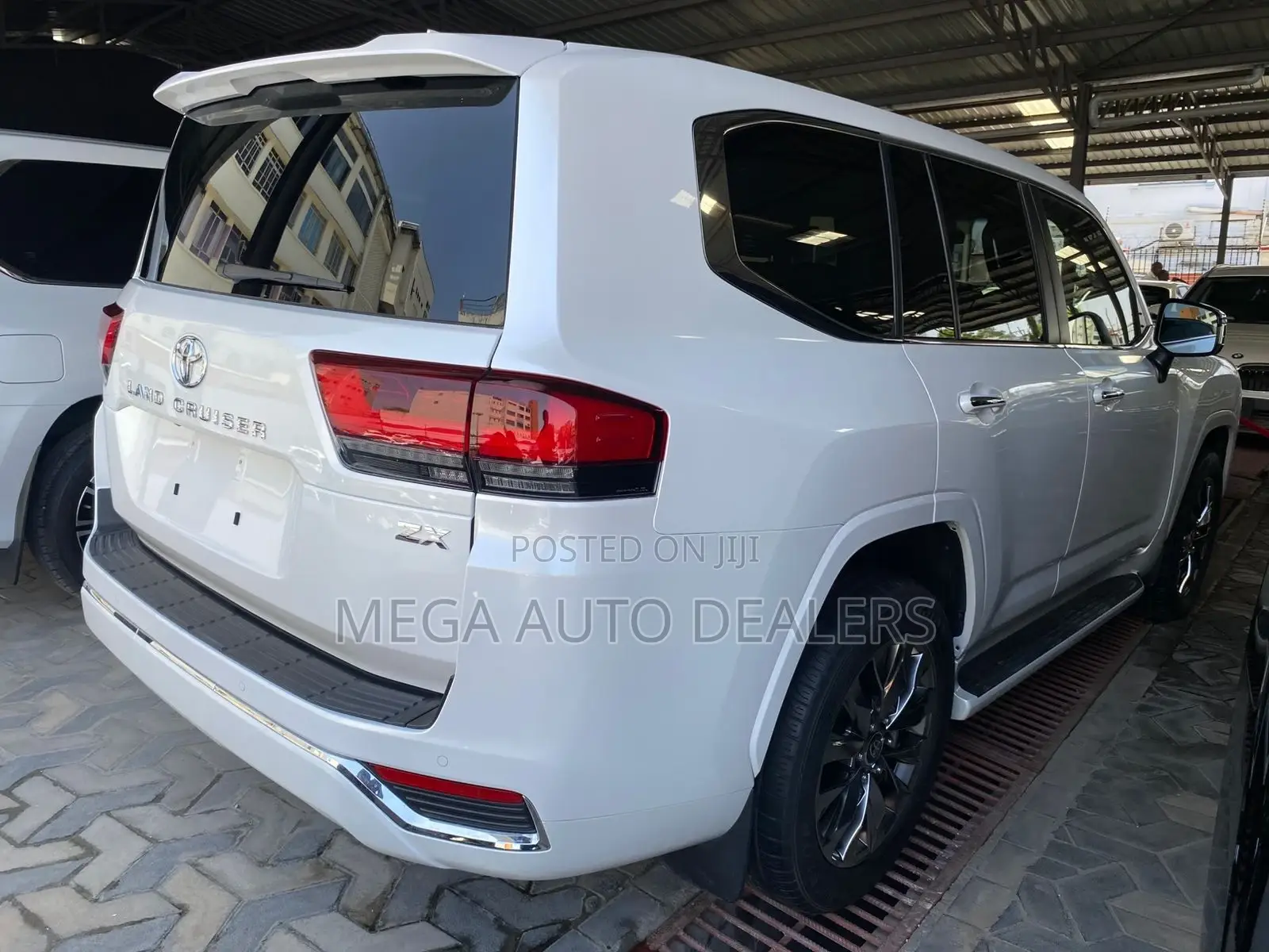 Toyota Land Cruiser LC300 2021 White