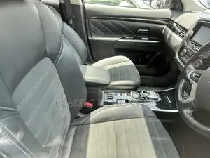 Mitsubishi Outlander 2019 Silver