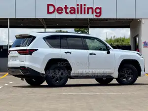 Lexus LX LX 600 2022 White