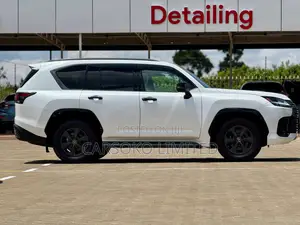 Lexus LX LX 600 2022 White