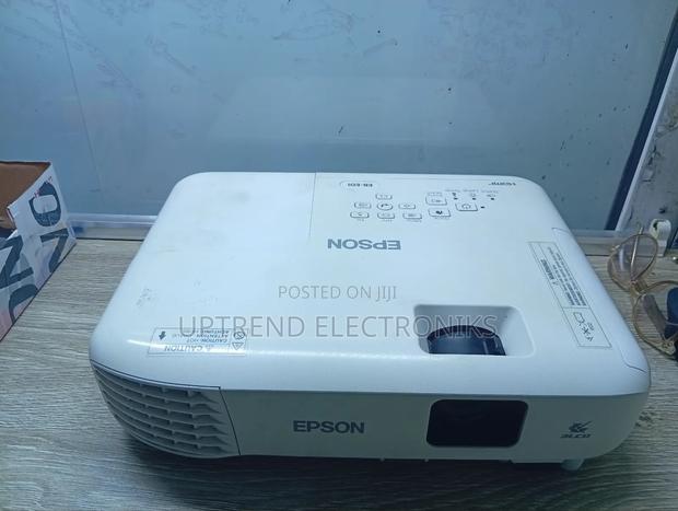 Epson Eb-E01 – Everyday Projection Made Easy! - main view