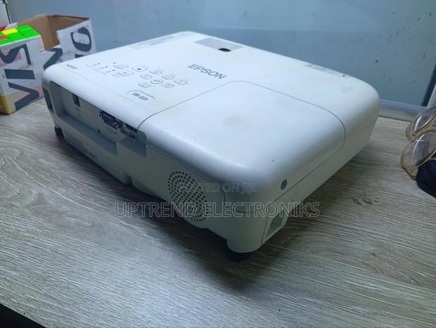 Epson Eb-E01 – Everyday Projection Made Easy! - thumbnail 2