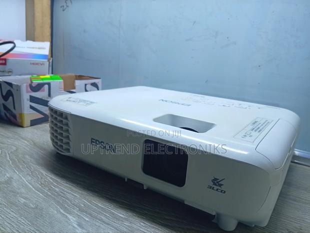 Epson Eb-E01 – Clear Projection You Can Trust! - main view