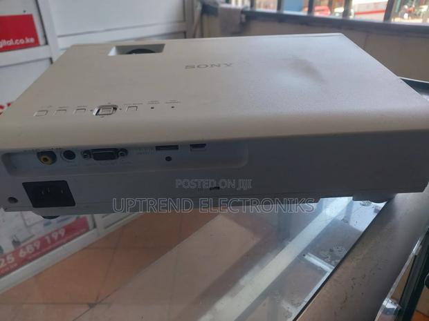 Sony VPL Dx102 Projector - thumbnail 2