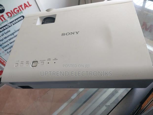 Sony VPL-Dx102 Projector – Bright, Perfect for Every Presentation! - thumbnail 2