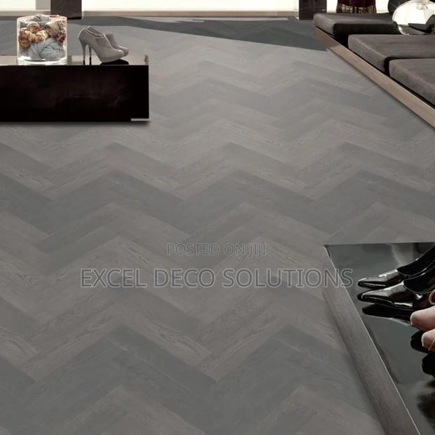 Herringbone SPC Woodgrain Floor_ High End Look - main view