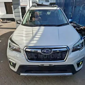 Subaru Forester Premium AWD 2020 White