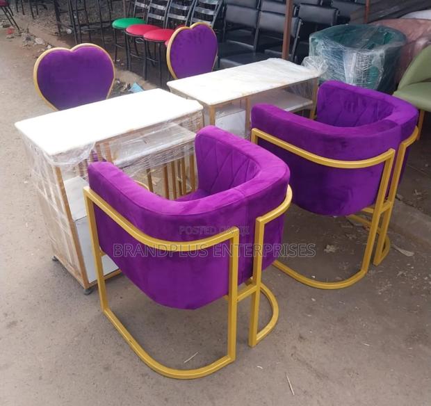 Manicure Table Set With Seats - main view