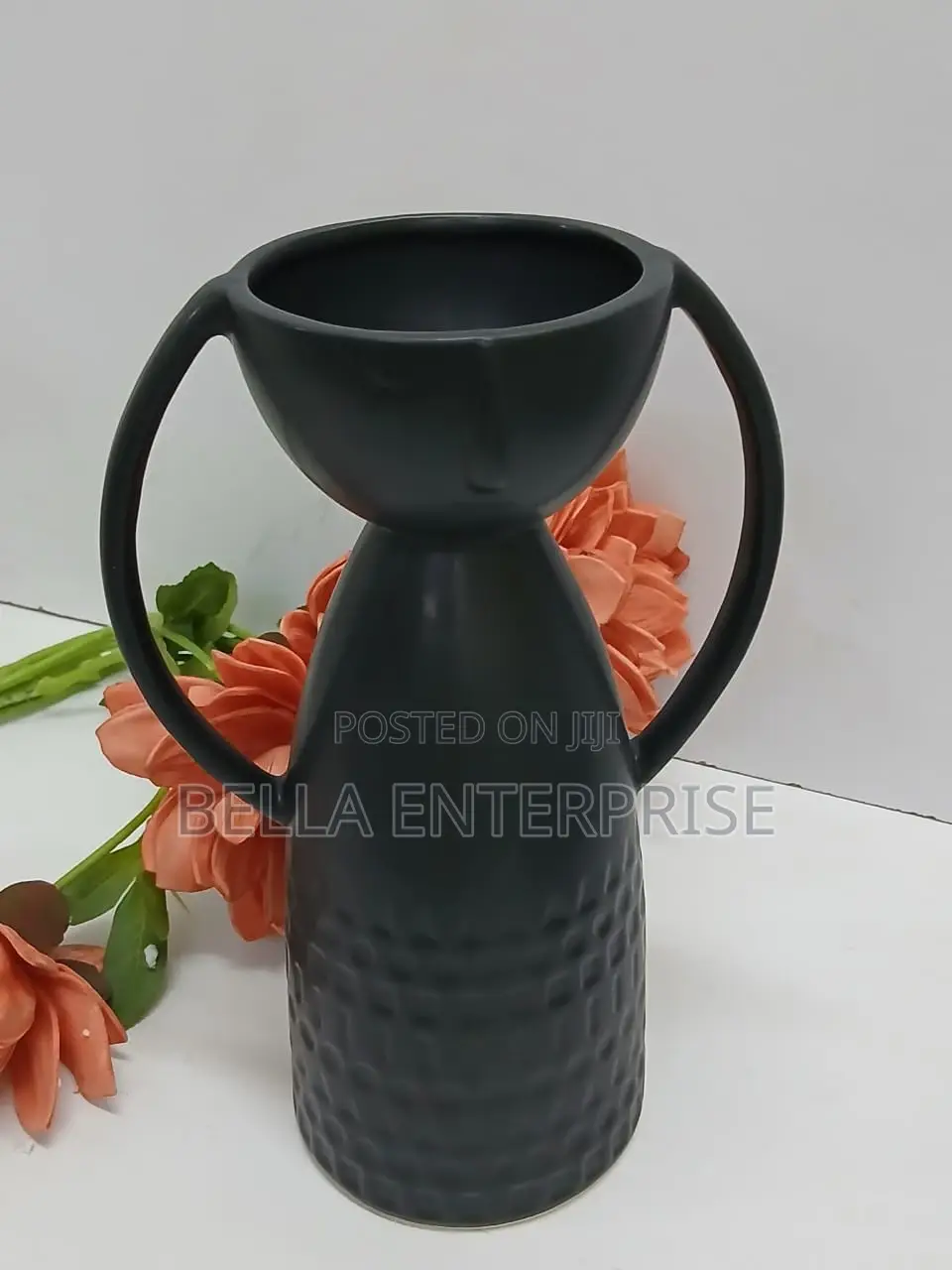 Face Decorative Flower Vase Availablematerial