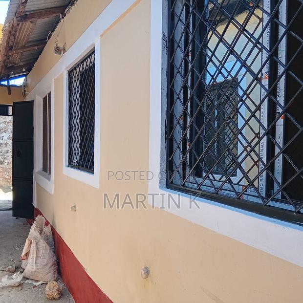 1bdrm Apartment in Hospitali Ya Mwahima, Shelly Beach for rent