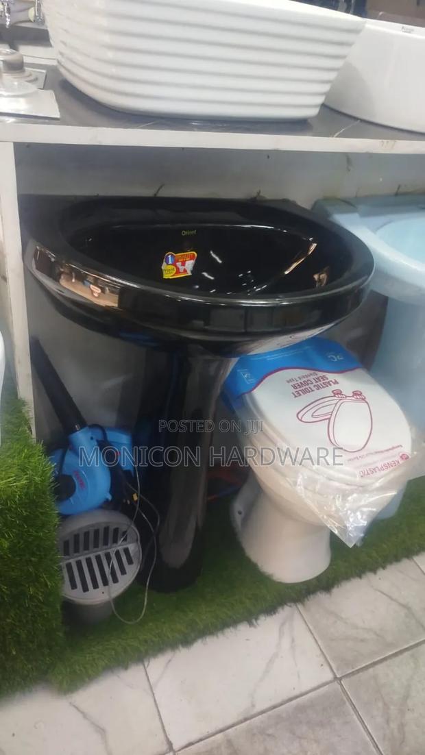 Pedestal Sinks Orient - main view