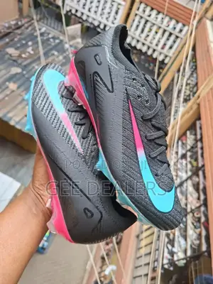 Nike Soccer Cleats Size 40-45