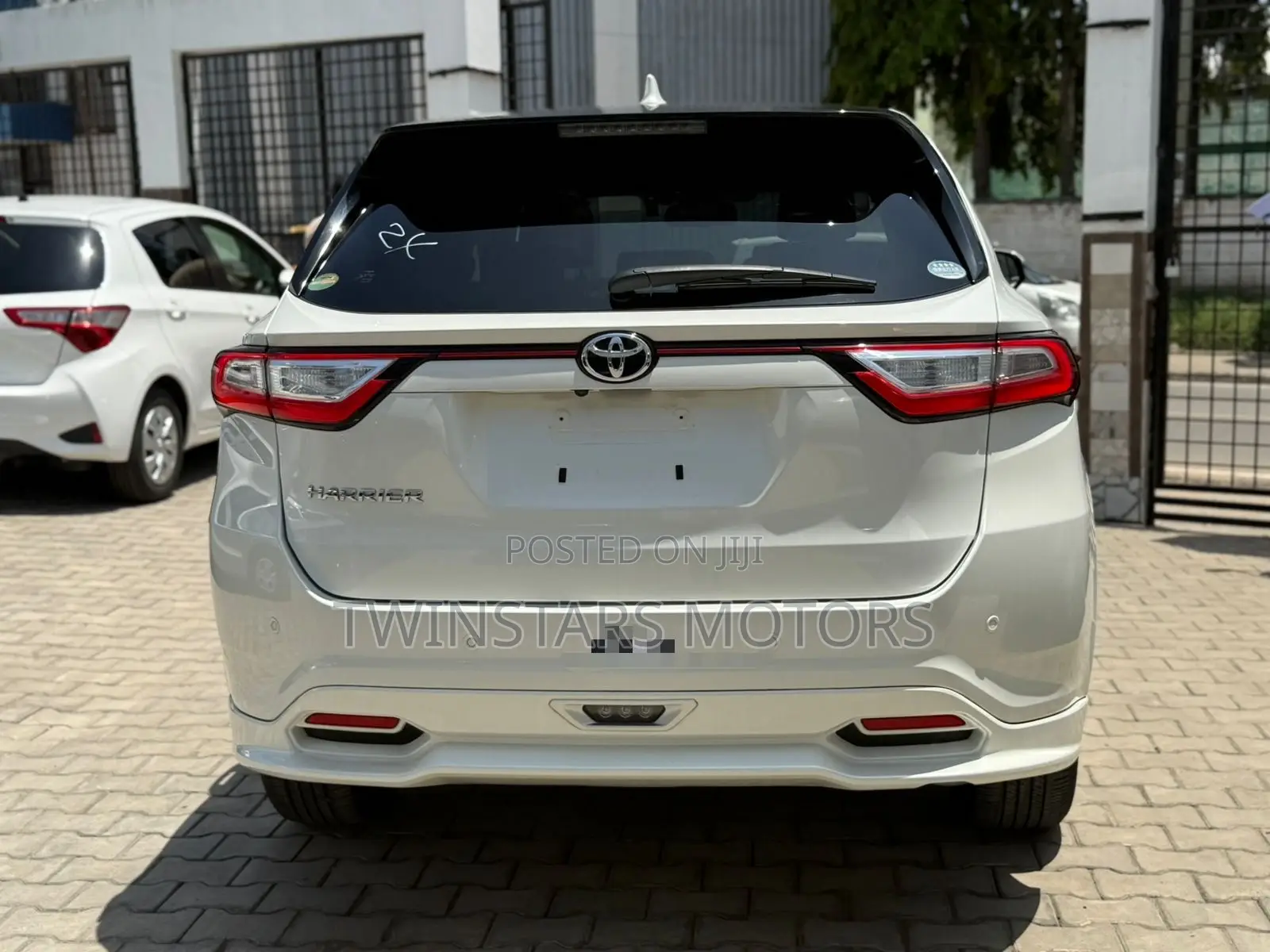 Toyota Harrier 2.0 4WD 2018 Pearl