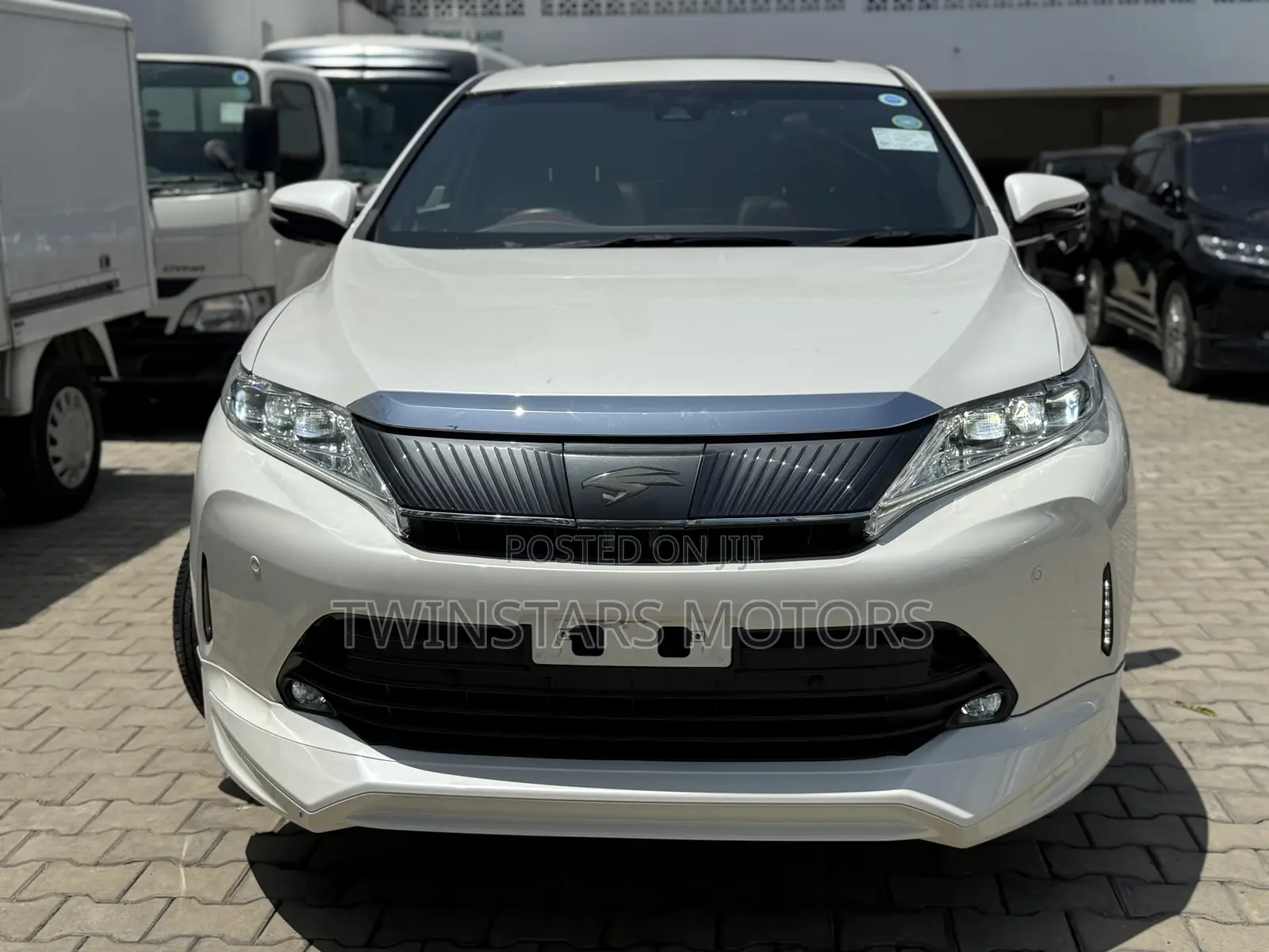 Toyota Harrier 2.0 4WD 2018 Pearl