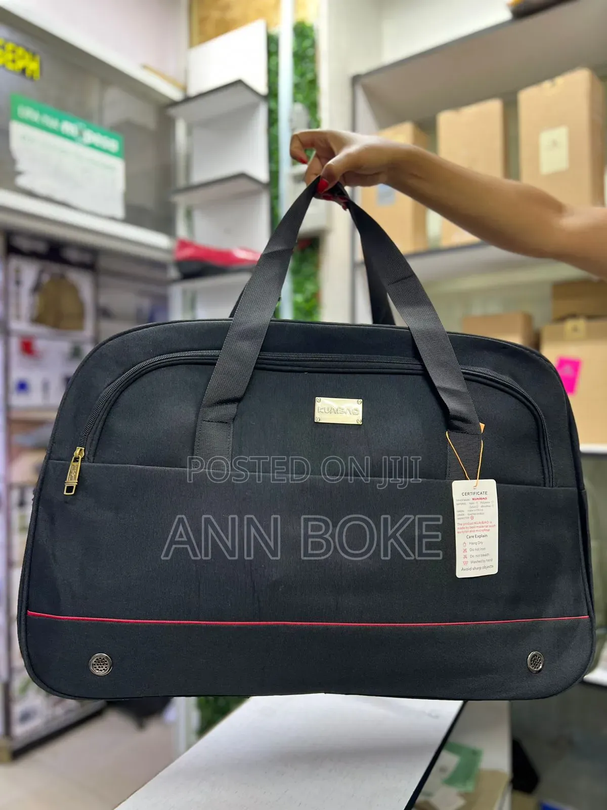Type: Travelling Bag
 • Material: Canvas 
 • Color: Black, Green