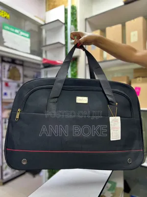 Type: Travelling Bag
 • Material: Canvas 
 • Color: Black, Green