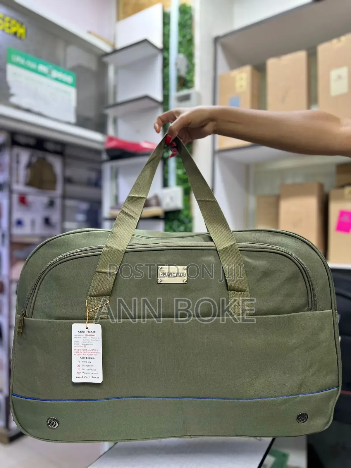 Type: Travelling Bag
 • Material: Canvas 
 • Color: Black, Green