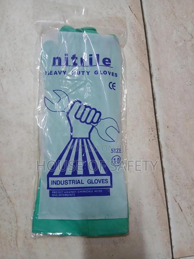 Size 10 Green Gloves - thumbnail 3