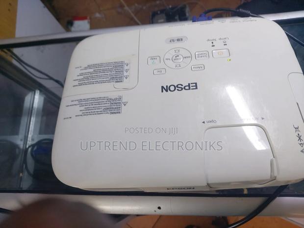 Epson Eb-S7 – Bright 2500 Lumens Projector Kenya - thumbnail 2