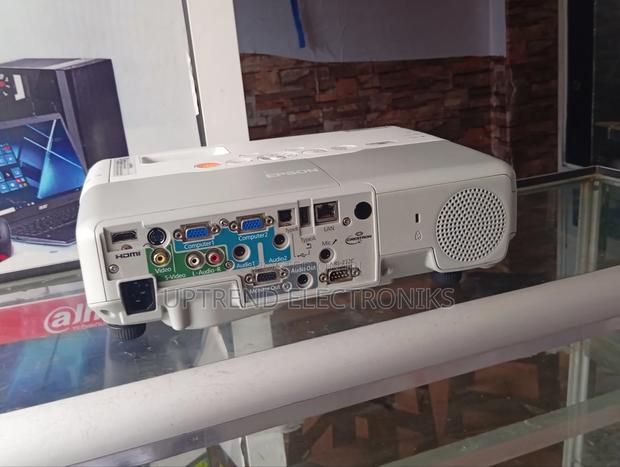 Bright Reliable — Epson Powerlite 95 for Every Setup - thumbnail 3