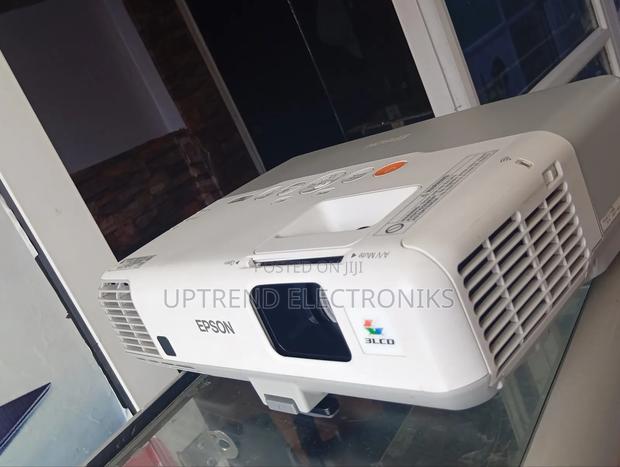 Epson Powerlite 95 — Clear, Bright Affordable - main view