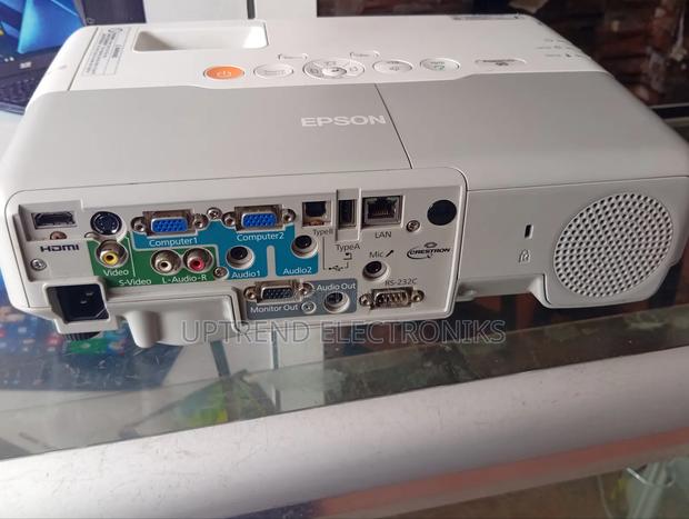 Epson Powerlite 95 — Clear, Bright Affordable - thumbnail 3