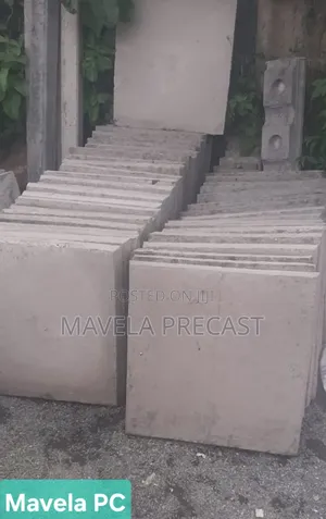 Paving Slabs 2ft×2ft and 1.5ft×1.5ft