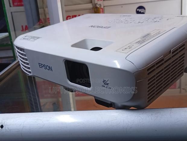 Epson Eb-E01 – Bright Images, Zero Stress! - main view