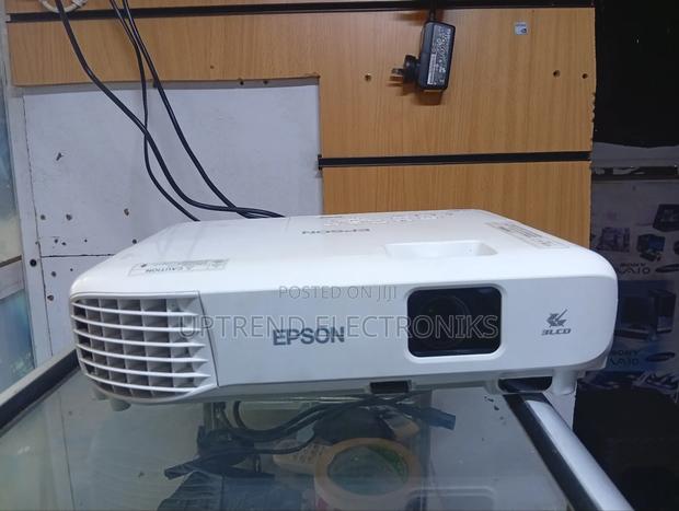 Epson Eb-E01 – Your Go-to Projector for Work Home! - main view
