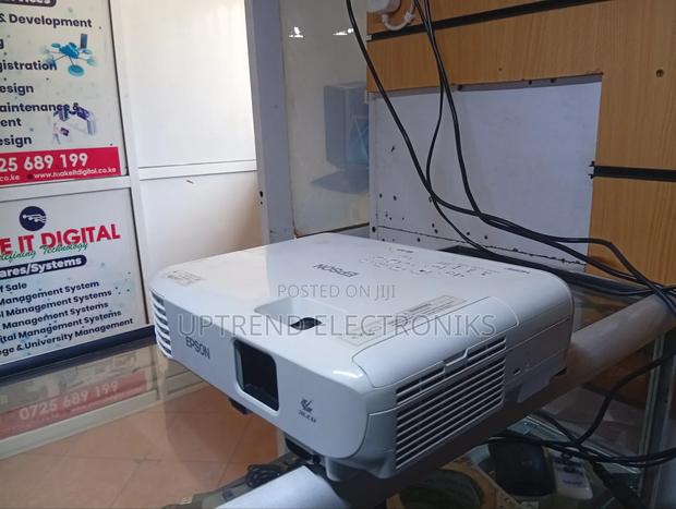 Epson Eb-E01 – Clear, Colorful Easy to Use! - main view