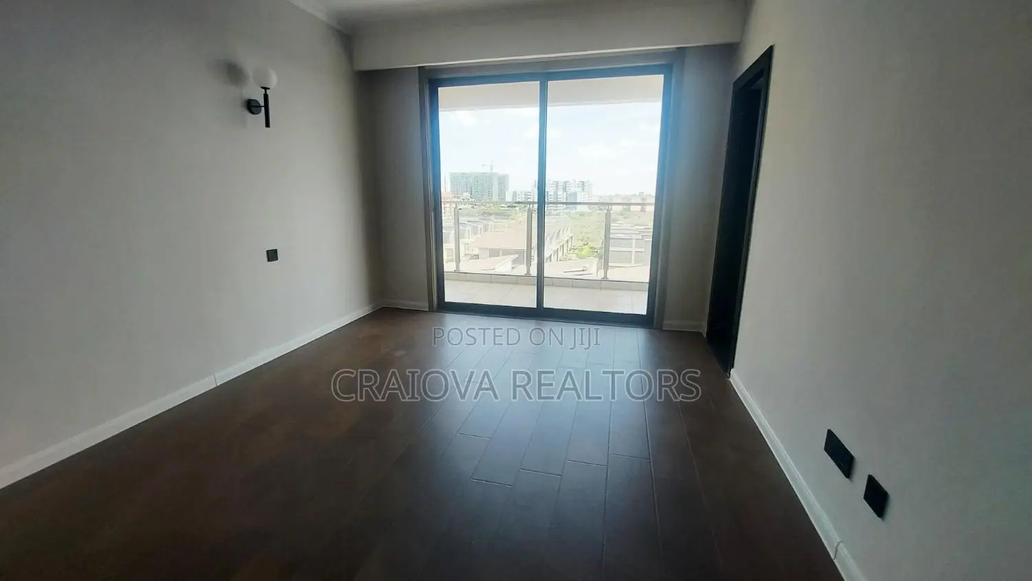 3bdrm Apartment in Hotel 67 Area for sale