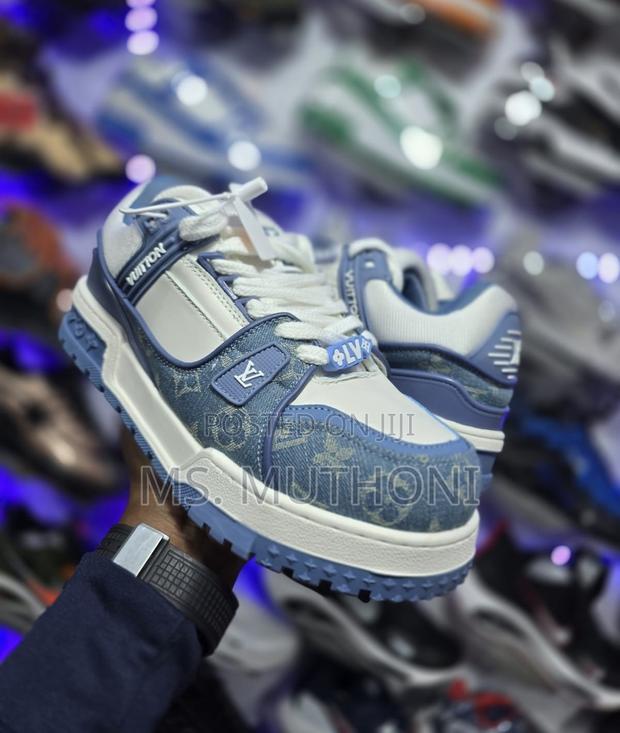 Louis Vuitton Lv Trainer Maxi Sneaker in Black /Blue Monogram Denim - thumbnail 3