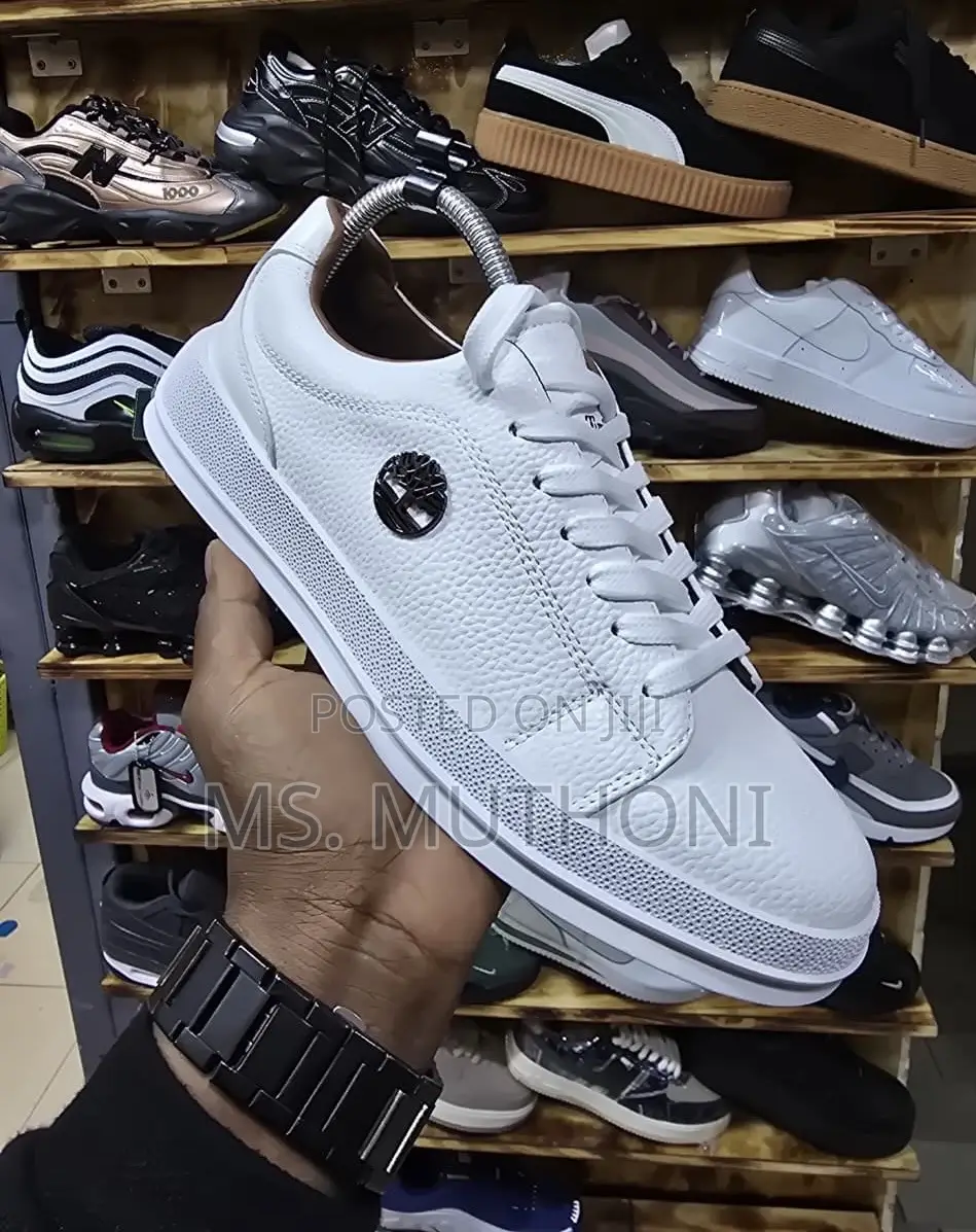 Casual Sneakers With a White Chunky Sole Size 40-45