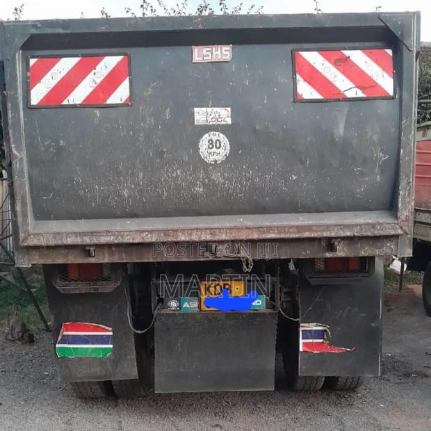 Ashok Tipper 2020 White - thumbnail 3