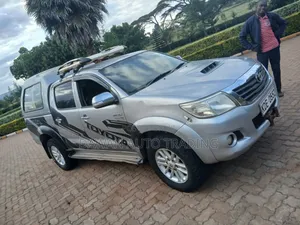 Toyota Hilux 3.0 D-4D 4x4 2015 Silver