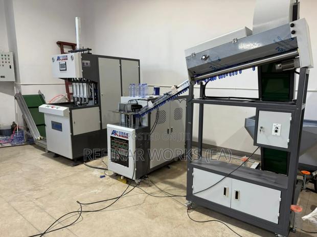 Energy-efficient 4 Cavity Pet Bottle Blow Moulding Machine