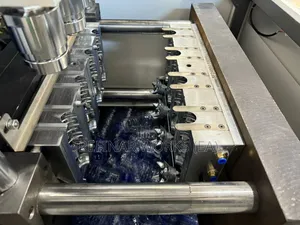 Advanced 4-cavity Pet Blow Molding Machine With  Preform Feeding