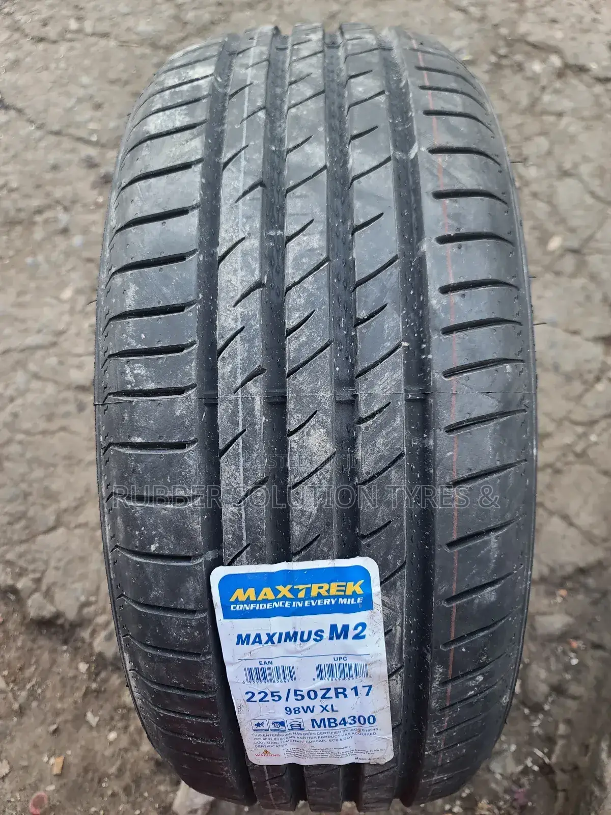 225 /50 R17 Maxtrek Tires 98W XL Muximus M2