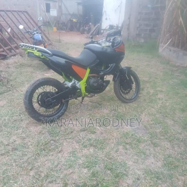 BMW 2010 Black - thumbnail 3