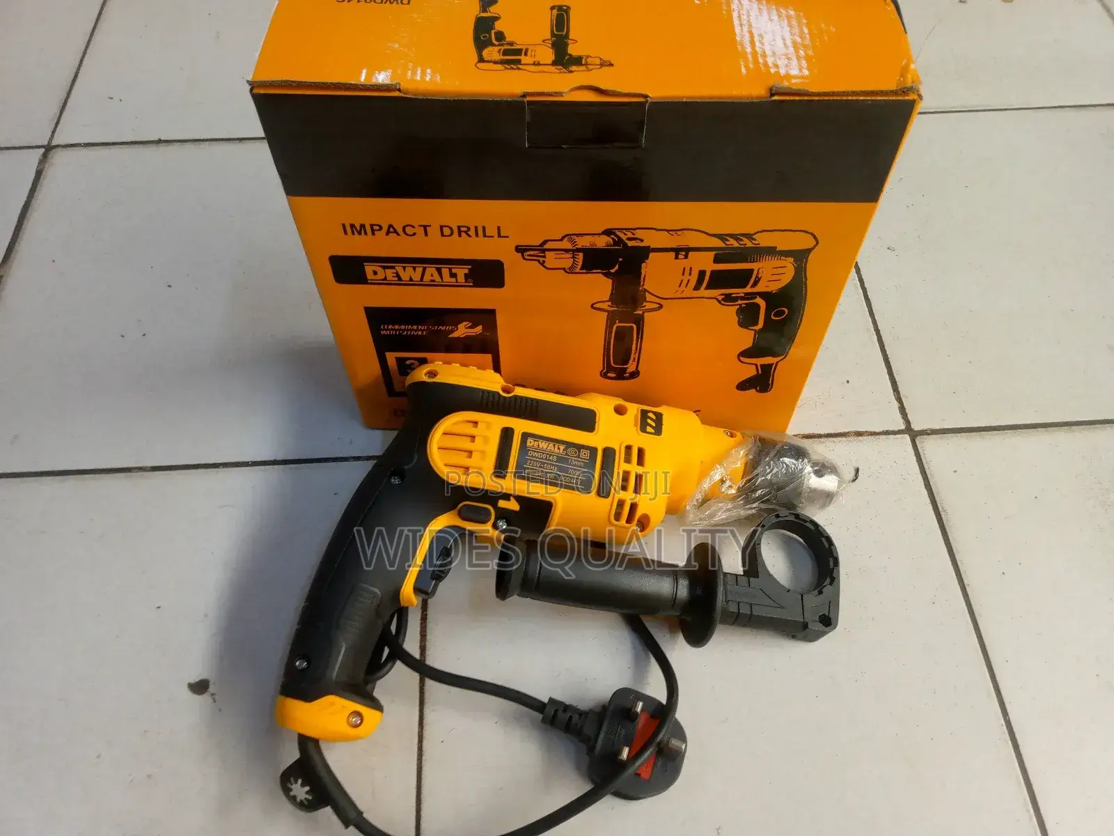 Dewalt Drill. Electric Corded 700 Watts