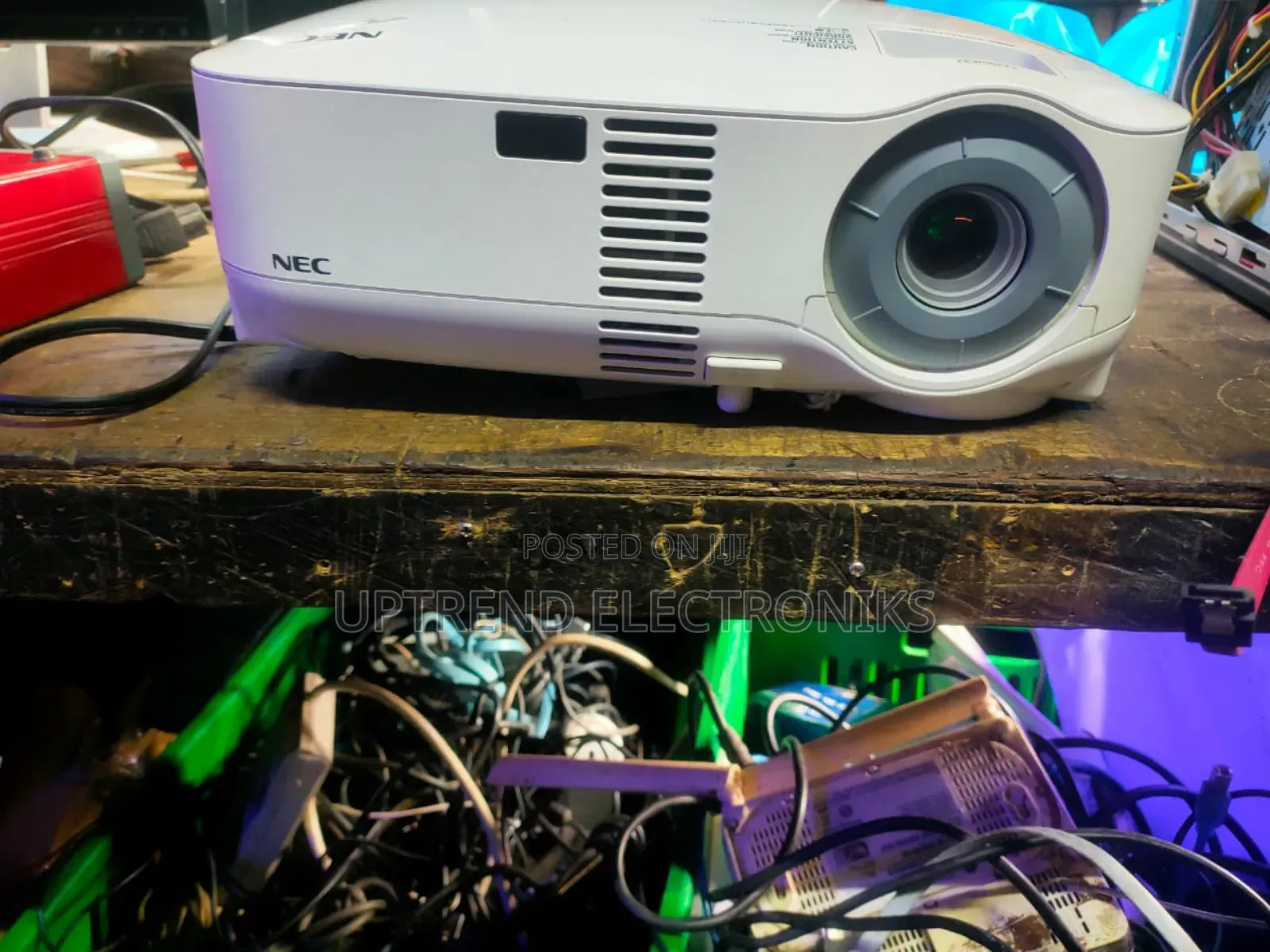 Nec Vt695 – Bright, Sharp Reliable Projector!
