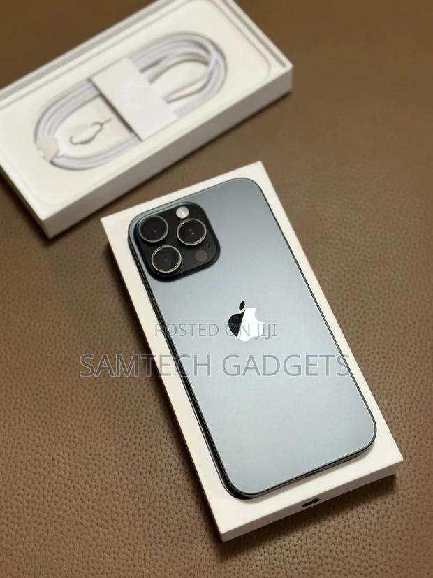 Apple iPhone 15 Pro Max 256 GB Silver - thumbnail 3