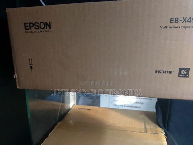 Epson X49 – Bright, Sharp Classroom-Ready! - thumbnail 2